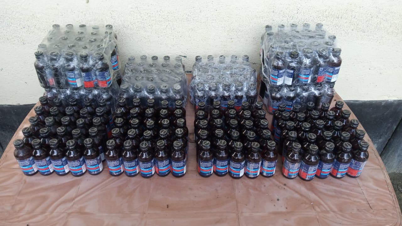 मुजफ्फरपुर: नशीली कफ सीरप बांग्लादेश भेजने में सीवान का ट्रांसपोर्टर गिरफ्तार, यूपी से जुड़े हैं तस्करी के तार