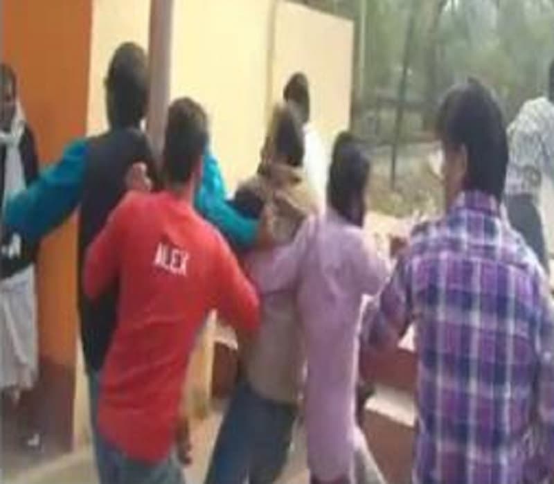 पटना में अतिक्रमण हटाने गये मजिस्ट्रेट पर हमला, लोगों ने दौड़ा-दौड़ाकर पीटा, जान बचाकर भागी टीम