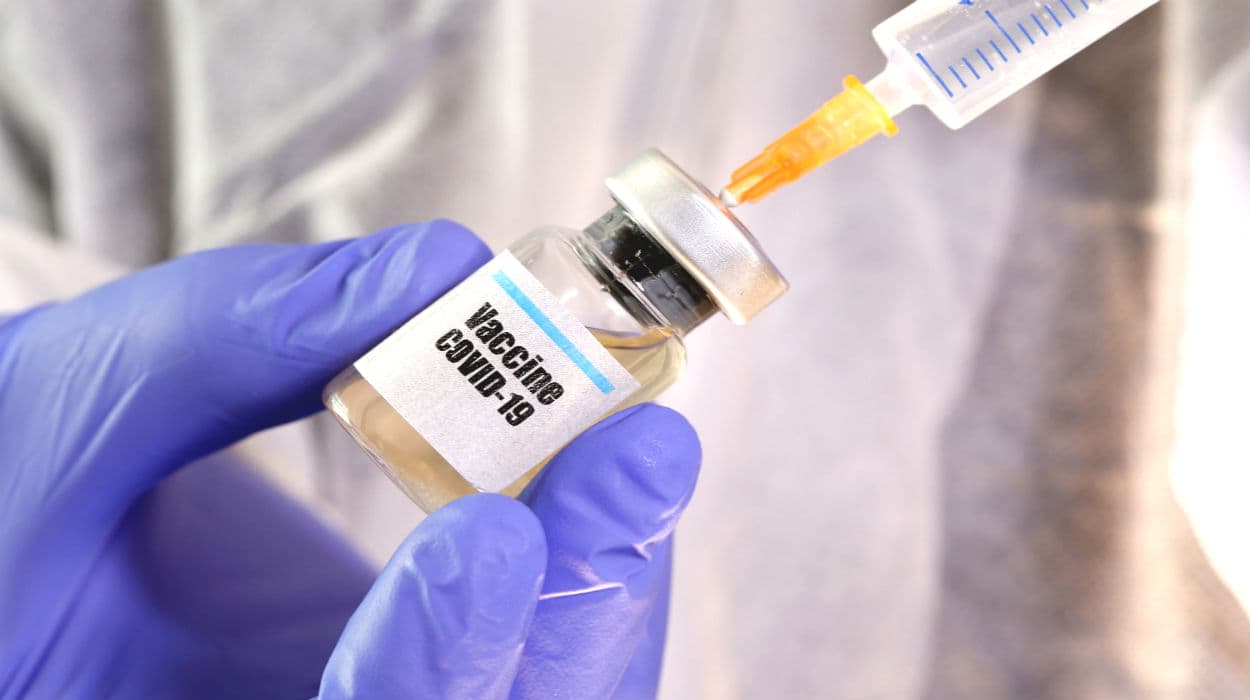 Coronavirus Vaccine: पहले फेज में फ्रंटलाइन वर्करों तो दूसरे फेज में आम नागरिकों को लगेगा कोरोना वैक्सीन का टीका, जानें किन्हें करना होगा अभी इंतजार