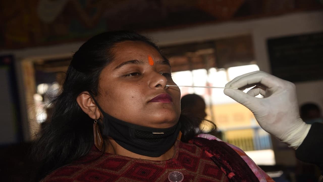 Bihar News: बिहार में तेज हुआ कोरोना का संक्रमण, डॉक्टर और स्वास्थ्यकर्मियों की छुट्टी 28 फरवरी तक रद्द