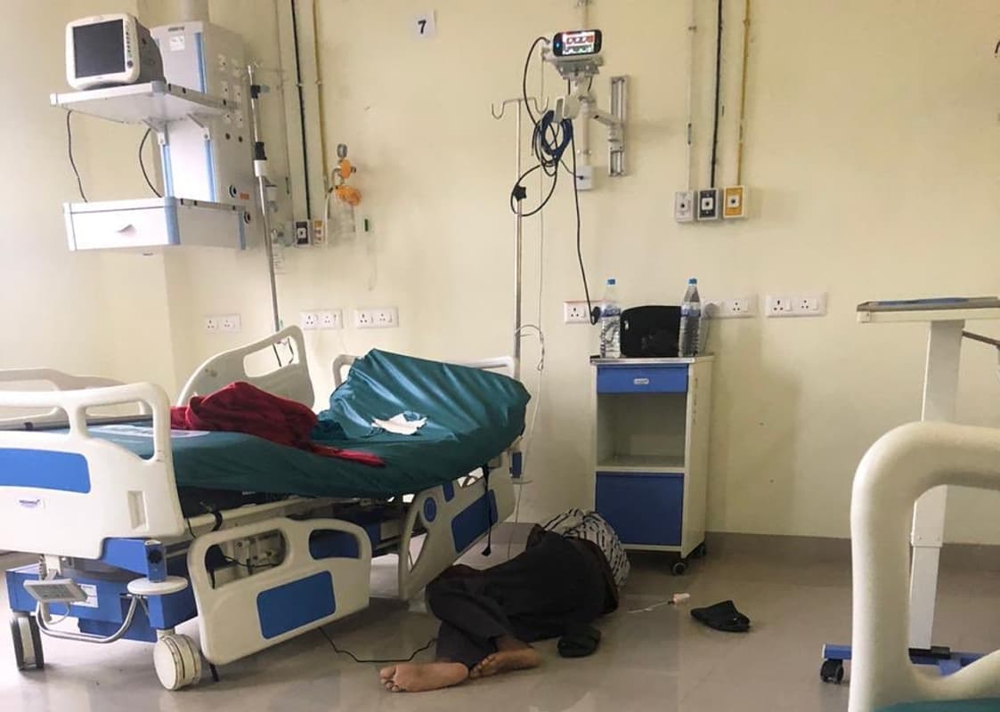 झारखंड : Covid-19 हॉस्पिटल के ICU में टूटे बेड, नग्न मरीज, भाजपा नेता ने सीएम से पूछा : क्या आप इतने मजबूर हैं, हेमंत ने दिये जांच के आदेश