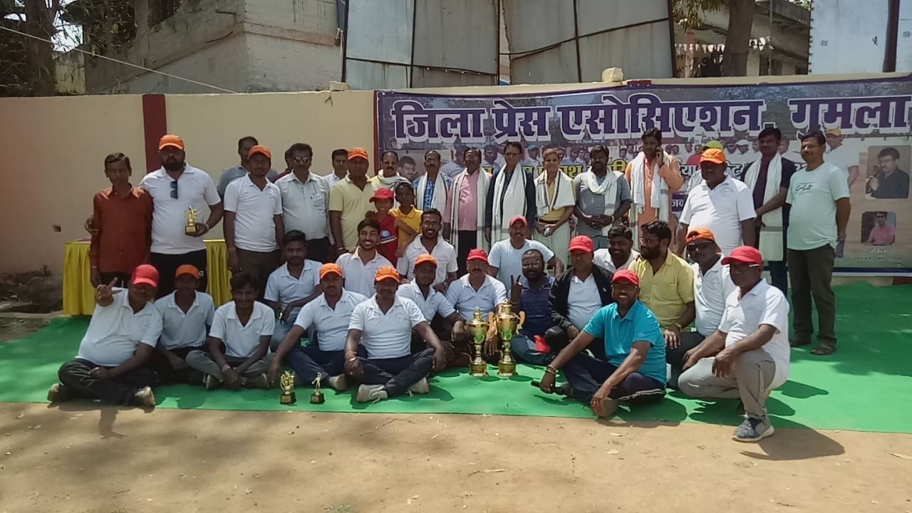 ओमप्रकाश चौरसिया क्रिकेट टूर्नामेंट: अंजनीपुत्र ने टांगीनाथ को दो विकेट से हराकर जमाया खिताब पर कब्जा