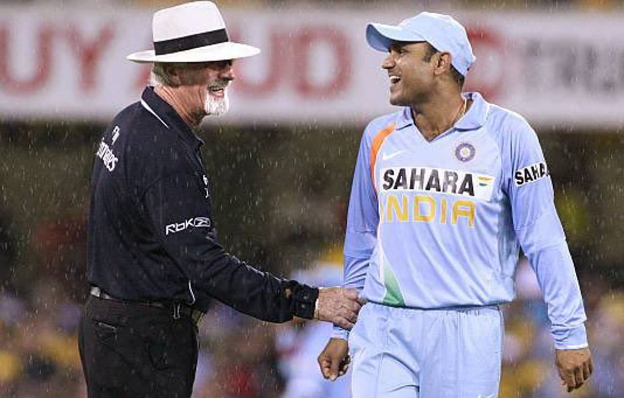 NZ vs SL ODI: ब्लेयर टिकनर ने उड़ा दी गिल्लियां, फिर भी आउट नहीं हुए चामिका करुणारत्ने, जानें क्या हुआ