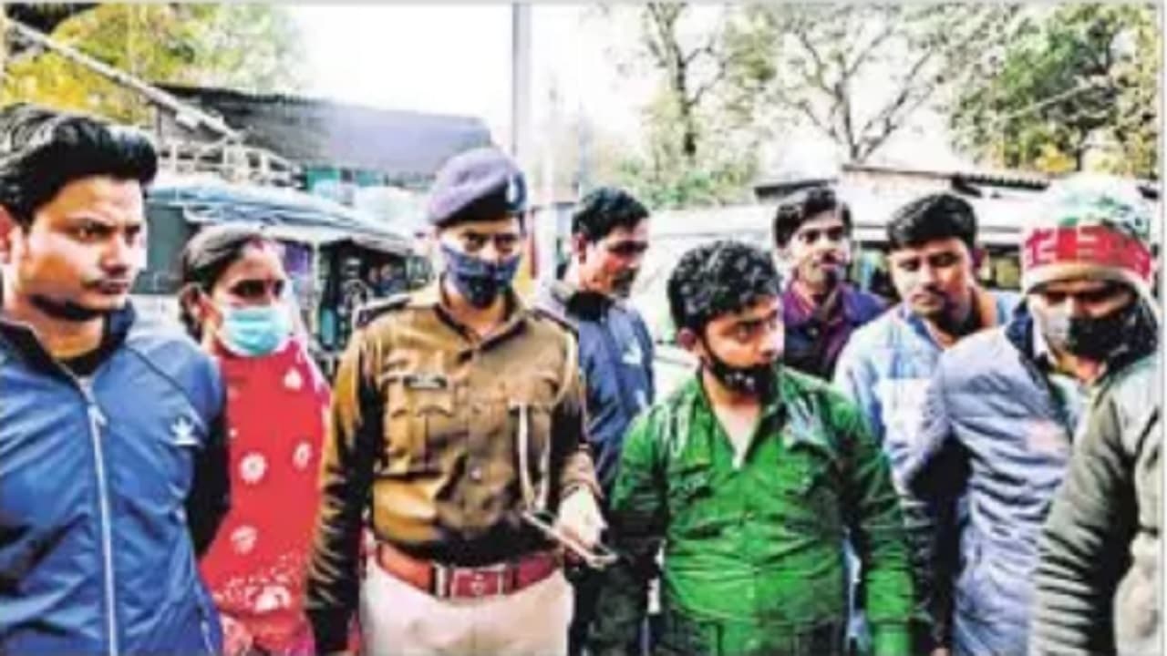 Bihar News: मुजफ्फरपुर में भीड़ ने ऑटो सवार बदमाशों को किया अधमरा, जानिए पूरा मामला