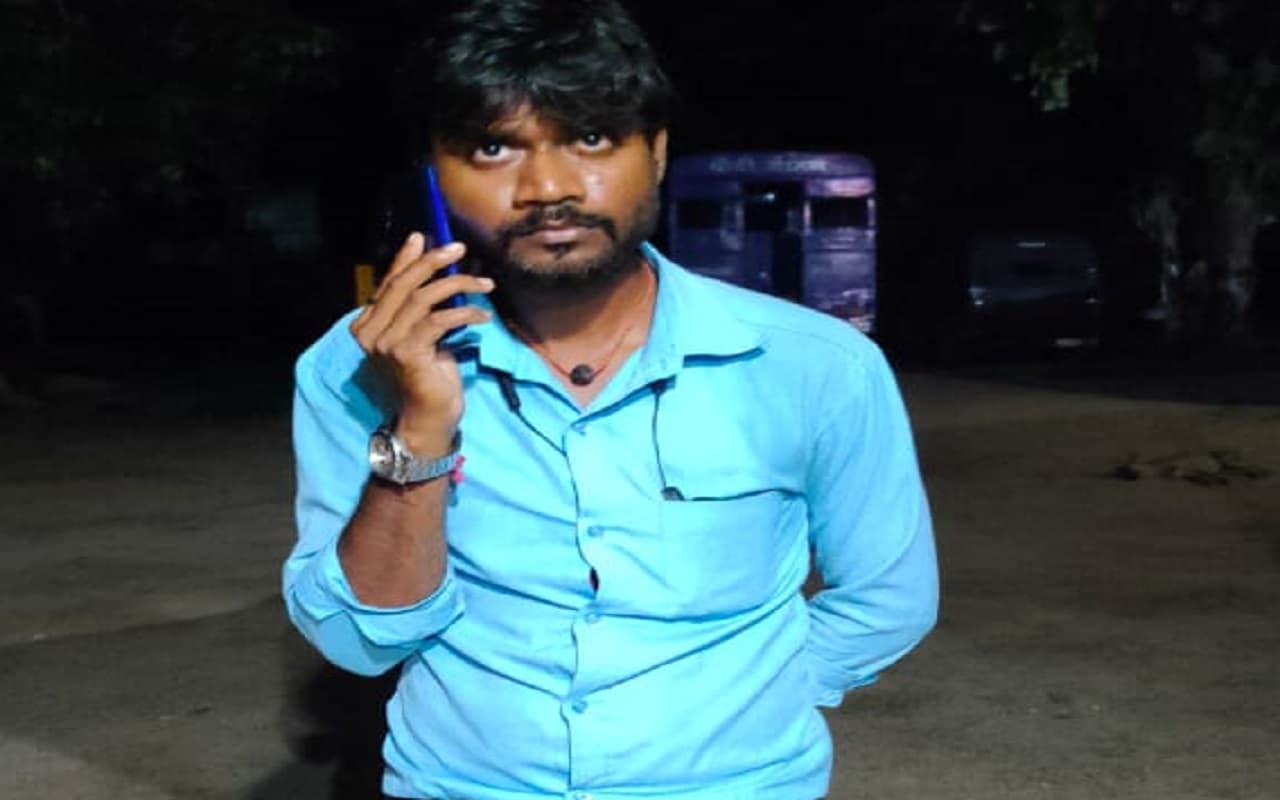 Jharkhand Crime News : झारखंड में पिस्तौल की नोंक पर एक लाख रुपये से अधिक की लूट, जांच में जुटी पुलिस