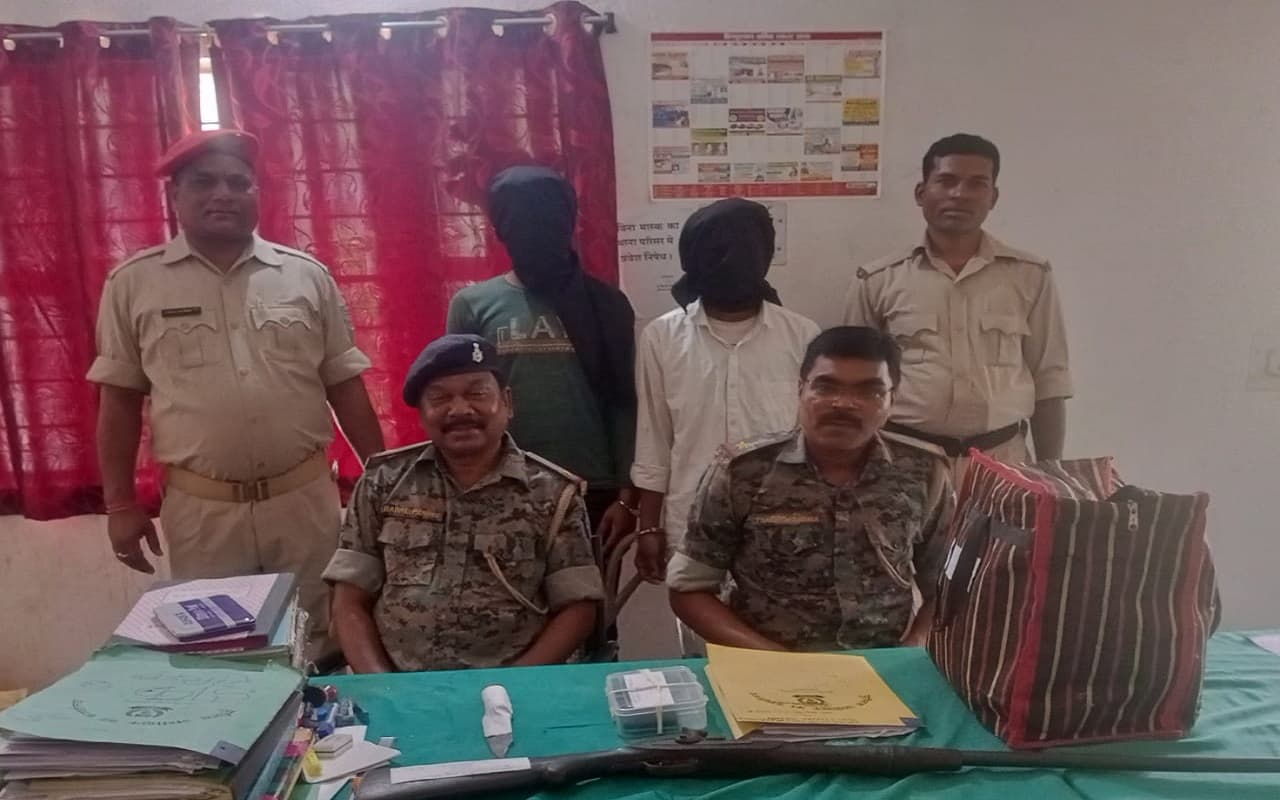 झारखंड: राहगीरों से लूटपाट करने वाले गिरोह का पर्दाफाश, हथियार के साथ दो अरेस्ट