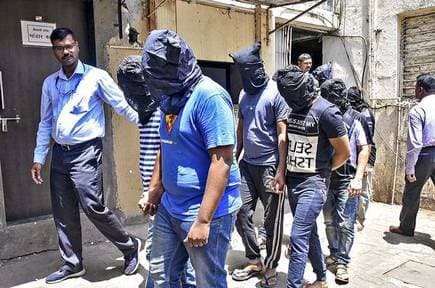 छह साइबर आरोपित गिरफ्तार, 11 मोबाइल जब्त, यूपीआइ से होता था ठगी