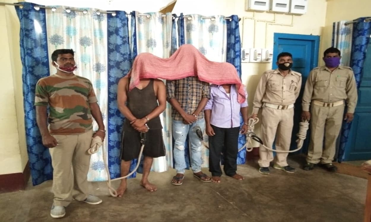 फरार साइबर क्राइम आरोपी मिथुन मंडल के पिता समेत 3 को पुलिस ने किया गिरफ्तार, भेजा जेल