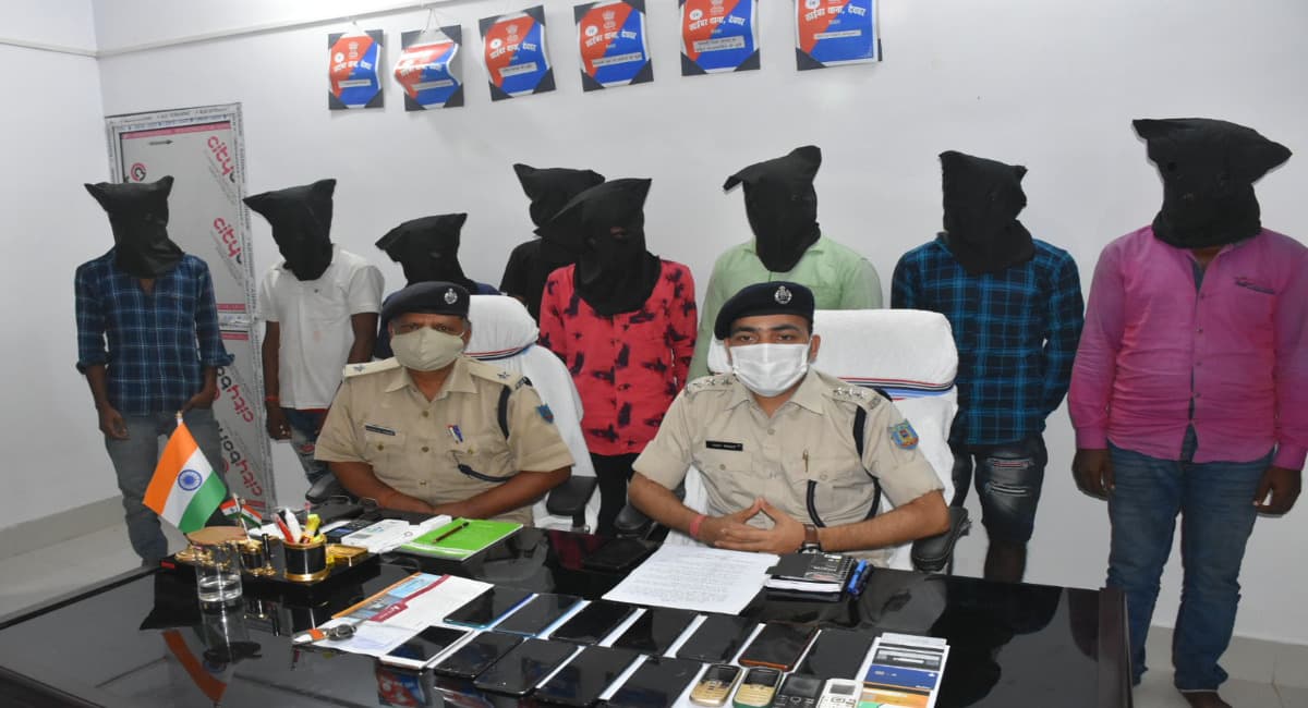 गूगल में विज्ञापन देकर लोगों से ठगी का देवघर पुलिस ने किया खुलासा, जानें साइबर क्रिमिनल्स की मोड्स ऑपरेंडी