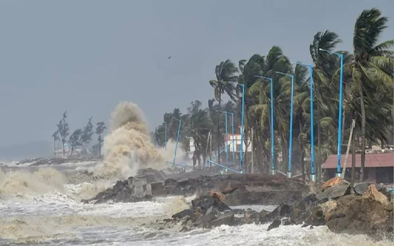 West Bengal में चक्रवात सित्रांग को लेकर अलर्ट,कर्मचारियों की छुट्टियां रद्द West Bengal में चक्रवात सित्रांग को लेकर अलर्ट,कर्मचारियों की छुट्टियां रद्द