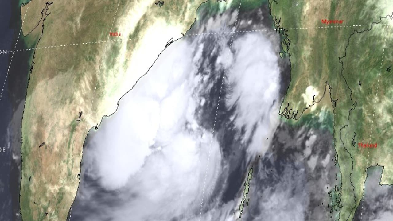 Cyclone Yaas In Jharkhand : धनबाद में सुबह में कहीं तेज तो कहीं हुई मध्यम दर्जे की बारिश, ओरेंज अलर्ट जारी