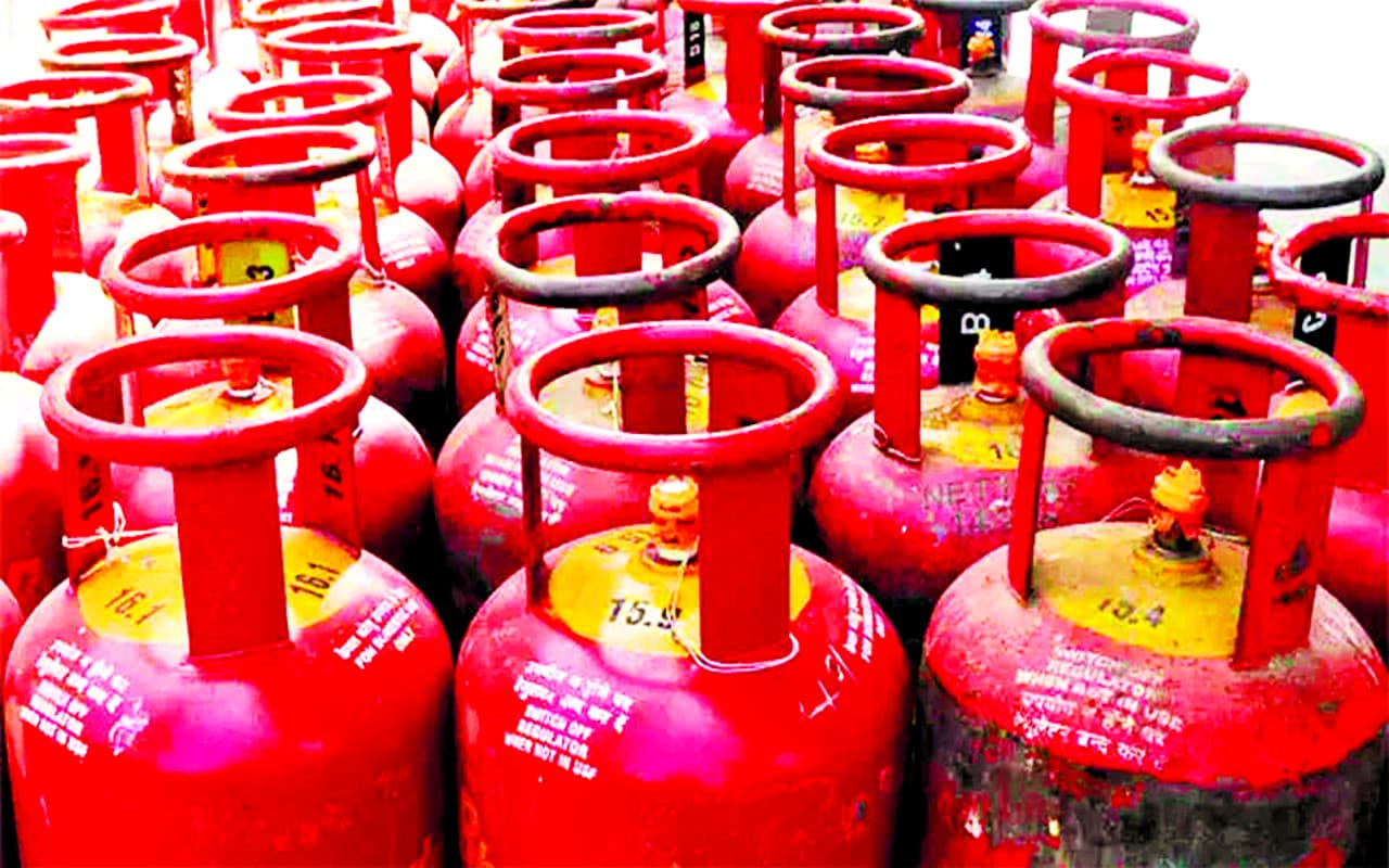 Jharkhand News: ग्राहकों को एक साल में अब मिलेंगे 15 गैस सिलेंडर, अधिक लेने पर बताना होगा कारण