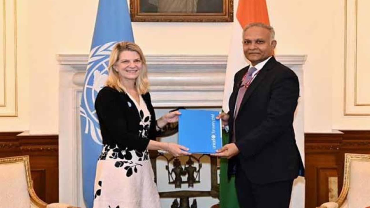 भारत में यूनिसेफ प्रतिनिधि बनीं सिंथिया मैक कैफरी, विदेश सचिव संजय वर्मा से कीं मुलाकात