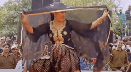 सपना चौधरी ने 'मेरा चांद' गाने पर किया धमाकेदार डांस, VIDEO ने मचाया तहलका