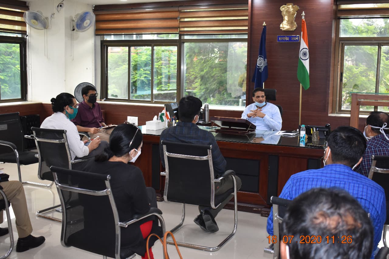 रांची के उपायुक्त ने निजी लैब संचालकों को टेस्टिंग बढ़ाने और जांच रिपोर्ट पहले जिला प्रशासन को देने का दिया निर्देश