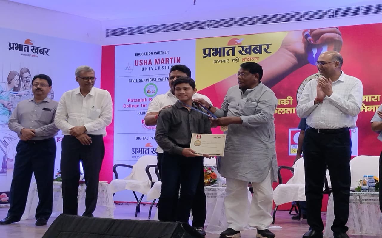 प्रभात खबर प्रतिभा सम्मान 2023: रांची में मैट्रिक और इंटर के टॉपर्स का बढ़ाया हौसला, देखें PICS