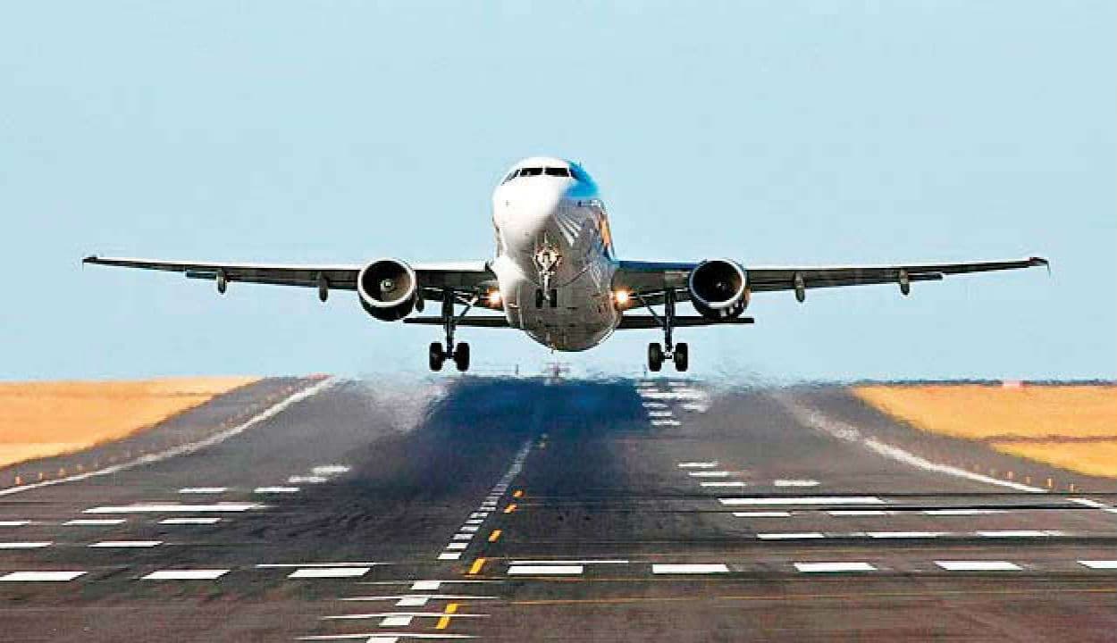 17 मई के बाद चुनिंदा रूटों पर उड़ाए जा सकते हैं Planes, मगर आरोग्य सेतु एप और एहतियाती कदमों के साथ...