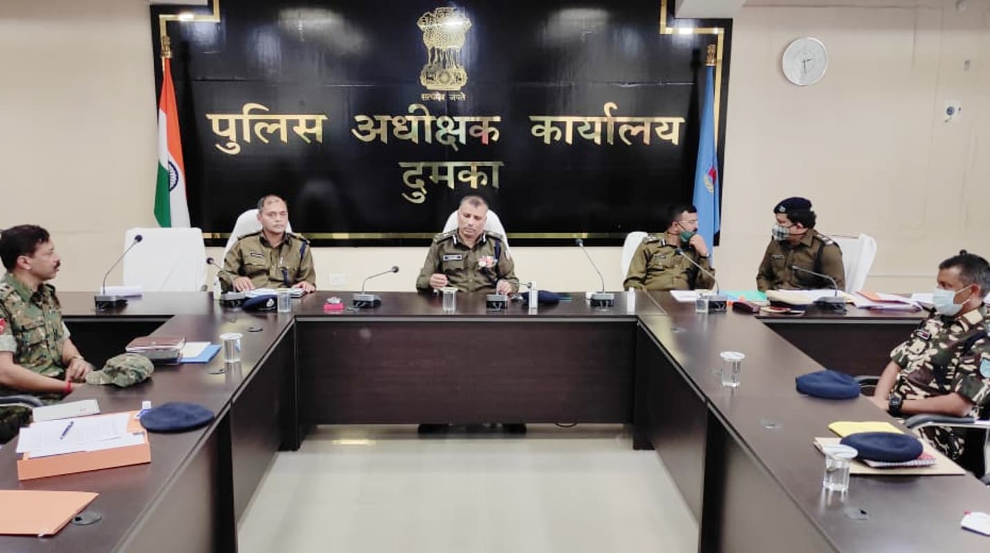 अवैध खनन करने वालों के पीछे नहीं भागेगी पुलिस, हथियार उठाने वालों को छोड़ेगी नहीं, दुमका में बोले डीजीपी एमवी राव