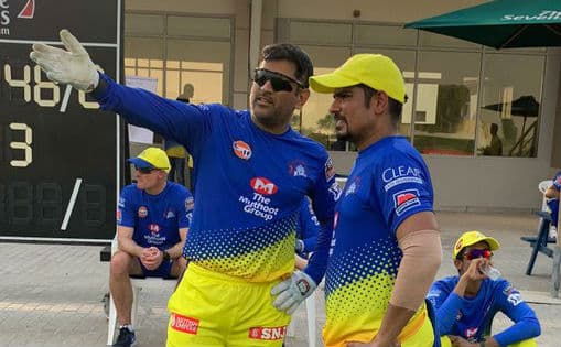 IPL 2020 : धौनी के बल्ले में नहीं लगी जंग ! आप भी देखें कैसे घुमा-घुमाकर लगा रहे हैं छक्के