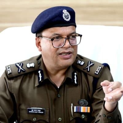 लखनऊ पुलिस कमिश्नर डीके ठाकुर को हुआ कोरोना! DGP मुकुल गोयल की रिपोर्ट संदिग्ध, जाना था PM के प्रोग्राम में