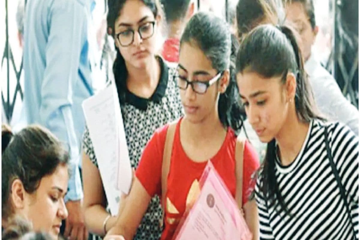 CBSE JEE Main Scholarship: 12वीं के छात्रों के लिए बड़ी खुशखबरी! इंजीनियरिंग कॉलेजों में एडमिशन लेना होगा आसान