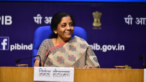 कोरोना संकट में 14 लाख करदाताओं को बड़ी राहत, 18000 करोड़ का रिफंड तत्काल करेगी सरकार