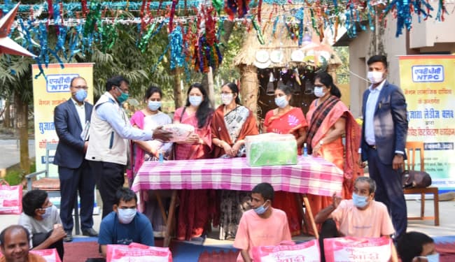 सुजाता लेडीज क्लब ने बांटे 125 कुष्ठ रोगियों और मानसिक अस्वस्थ लोगों के बीच कंबल, कोविड-किट और खाद्य-सामग्री