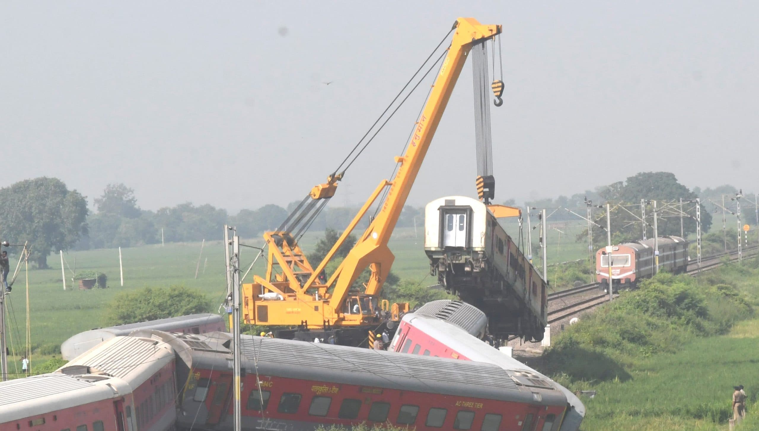 North East Train Accident: ट्रेनों का आज से शुरू हो सकता है परिचालन, जानें क्या है लेटेस्ट अपडेट...
