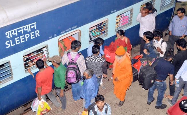 Coronavirus : ECR ने बिहार-झारखंड सहित 50 स्टेशनों के प्लेटफॉर्म टिकट 50 रुपये किये