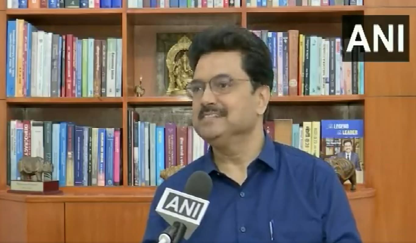 Iqbal vs Savarkar: डीयू में 75 साल से क्यों पढ़ाये जा रहे थे इकबाल? कुलपति बोले-पाकिस्तान बनाने में अहम भूमिका