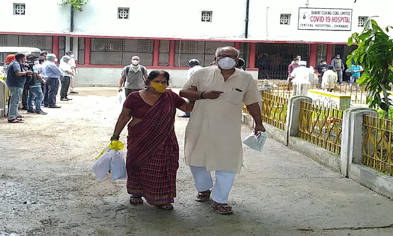 डायलिसिस मरीज और 5 महिला सहित 22 लोगों ने दी कोरोना को मात, कोविड अस्पताल से सभी हुए डिस्चार्ज