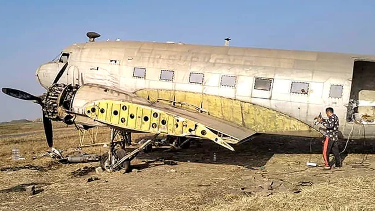 बीजू पटनायक के Dakota Plane की एक झलक पाने के लिए उमड़ी भीड़, जानिए अब कहां रखा जाएगा यह विमान