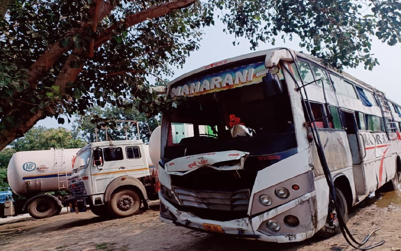 रांची से मसौढी जा रही बस दनुआ घाटी में पलटी, दर्जनों लोग हुए घायल