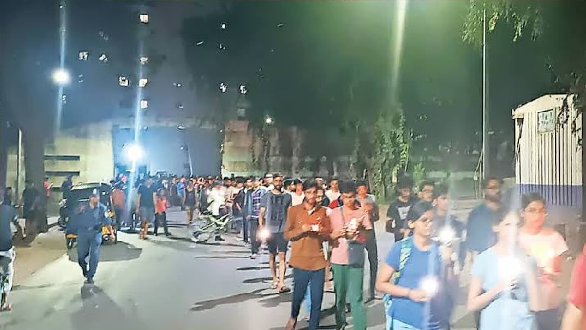 आत्महत्या से पहले आईआईटी छात्र ने पिता से की 30 मिनट तक बात, परिवार ने जताई हत्या की आशंका