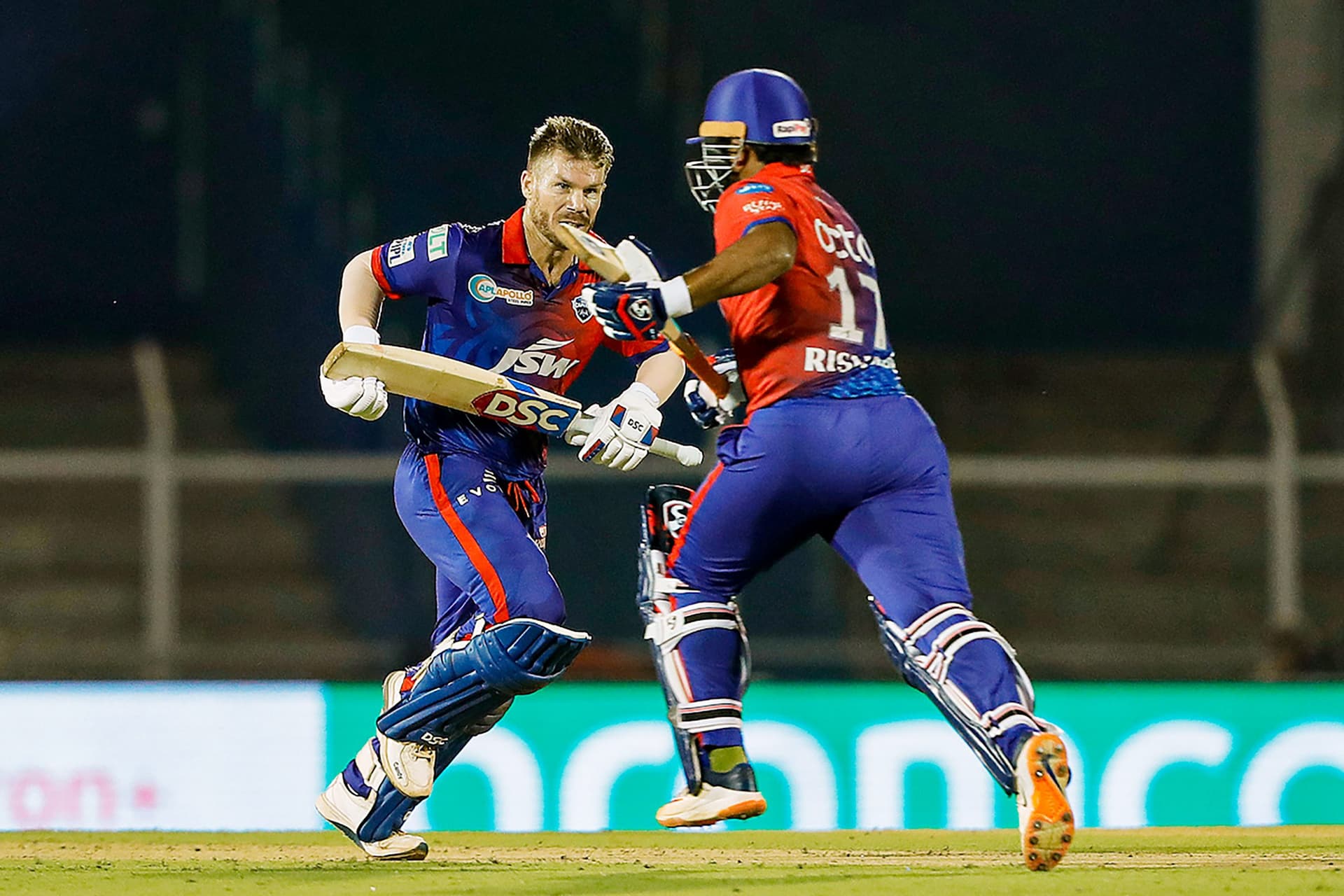 IPL 2022: गलत आदमी से पंगा ले  लिया...हैदराबाद के खिलाफ डेविड वॉर्नर की तूफानी पारी के बाद मीम्स की बाढ़