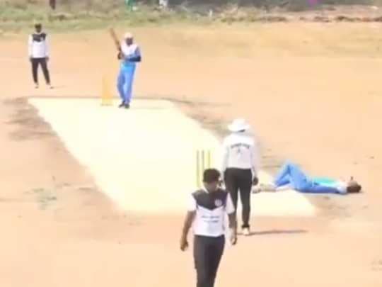 मैच के दौरान बल्लेबाज को आया हार्ट अटैक, हुई मौत, चौंकाने वाला VIDEO आया सामने