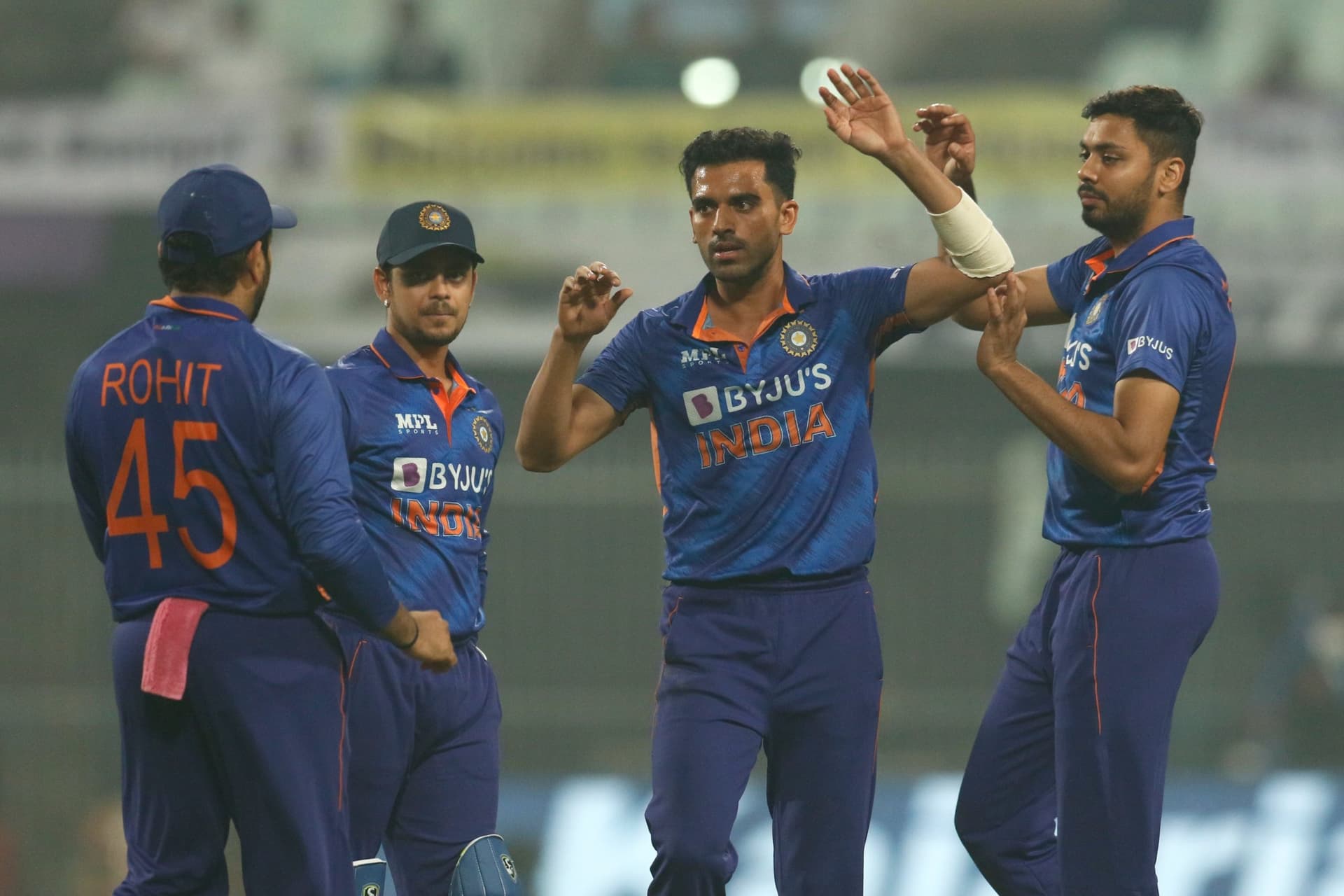IPL से पहले MS Dhoni की CSK के लिए आई बड़ी खुशखबरी, स्टार आलराउंडर फिट होकर टीम के साथ जुड़ा