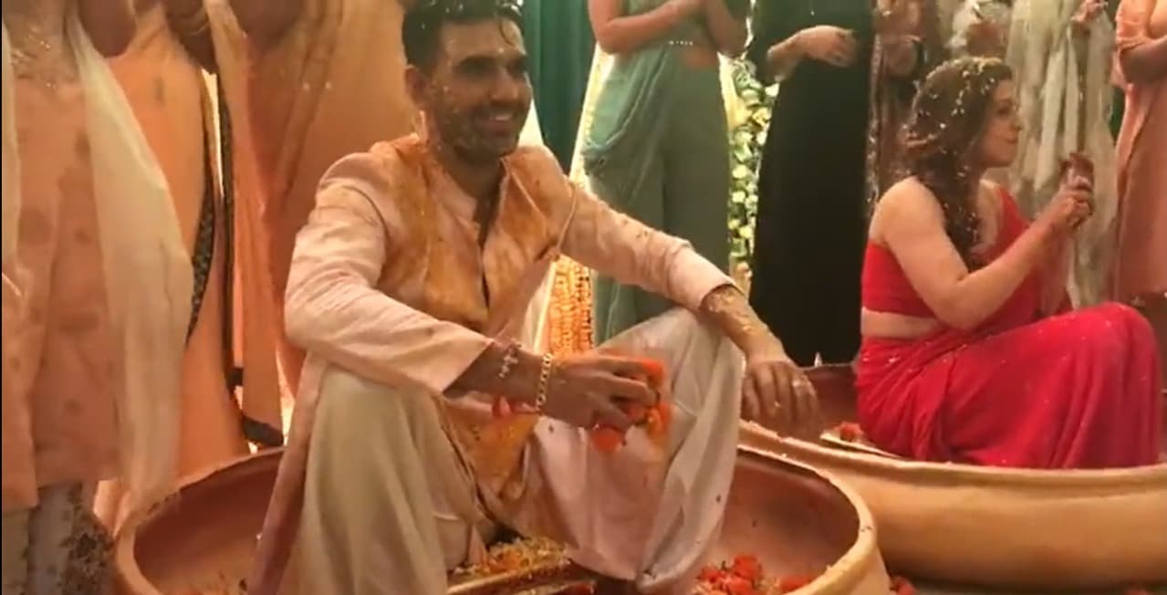 हल्दी की रस्म में मस्ती करते दिखे क्रिकेटर दीपक चाहर और मंगेतर जया, सोशल मीड‍िया में तस्‍वीरें वायरल