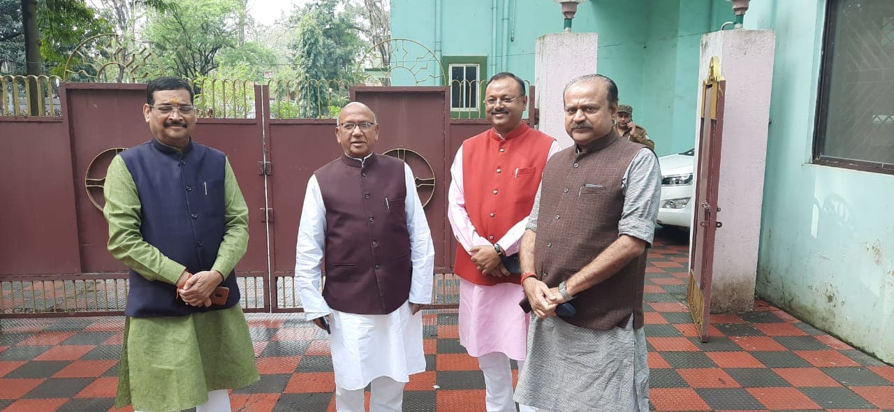 राज्यसभा चुनाव : सरयू राय से मिले भाजपा प्रत्याशी दीपक प्रकाश, मांगा समर्थन