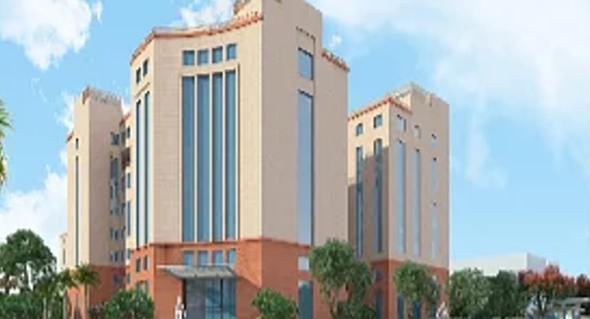 रक्षा मंत्रालय के 7000 कर्मचारियों को छोड़ना होगा ऑफिस, ब्रिटिश सेना के अस्तबल से आलीशान भवन में होंगे शिफ्ट