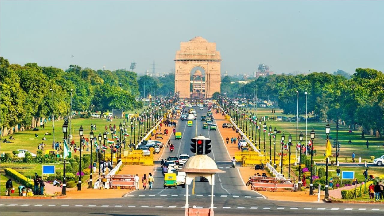 दिल्ली के लोगों को नवरात्र में बारिश से राहत, एयर क्वालिटी 'मोडरेट'