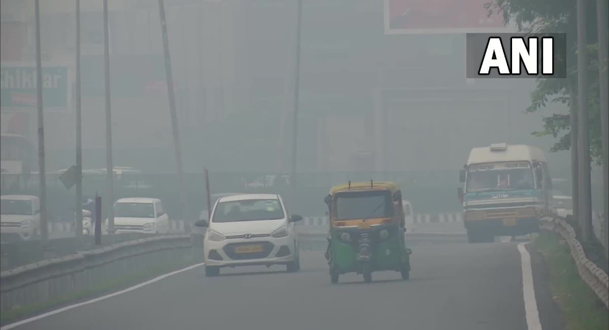 Air Pollution: दिल्ली में सांसों पर संकट, खतरनाक स्तर पर पहुंचा वायु प्रदूषण, आज सुप्रीम कोर्ट में सुनवाई Air Pollution: दिल्ली में सांसों पर संकट, खतरनाक स्तर पर पहुंचा वायु प्रदूषण, आज सुप्रीम कोर्ट में सुनवाई