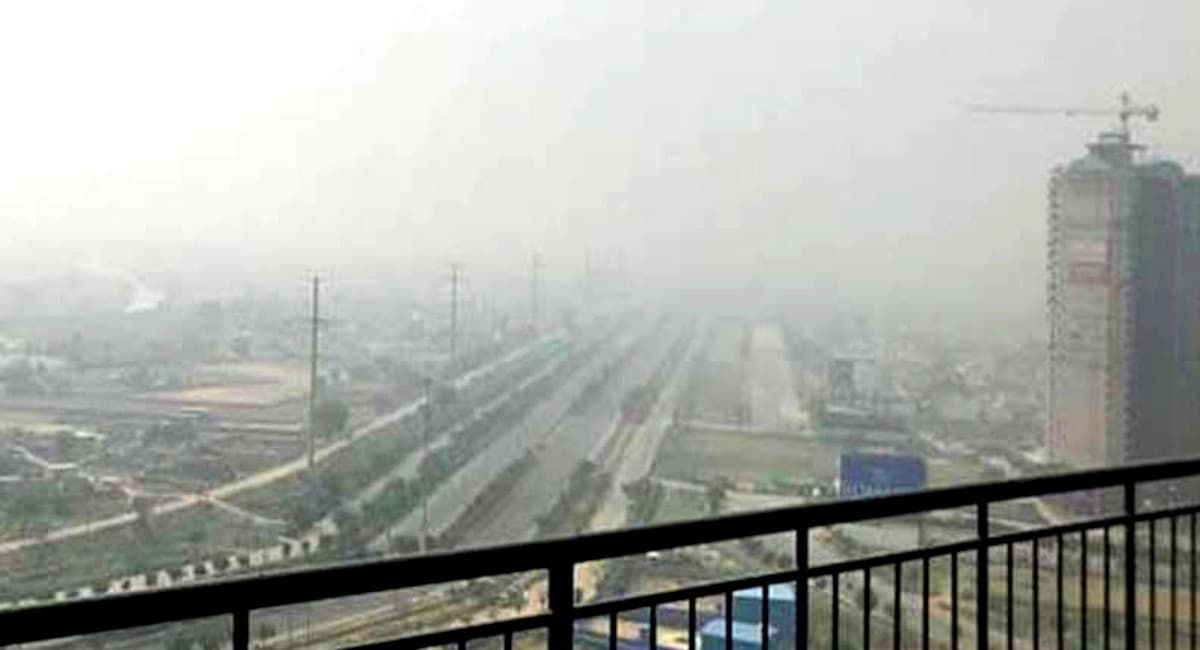 Delhi Air Pollution: दिल्ली में दम घुटने वाली हवा, AQI 400 के पार , बिगड़ रहे हालात