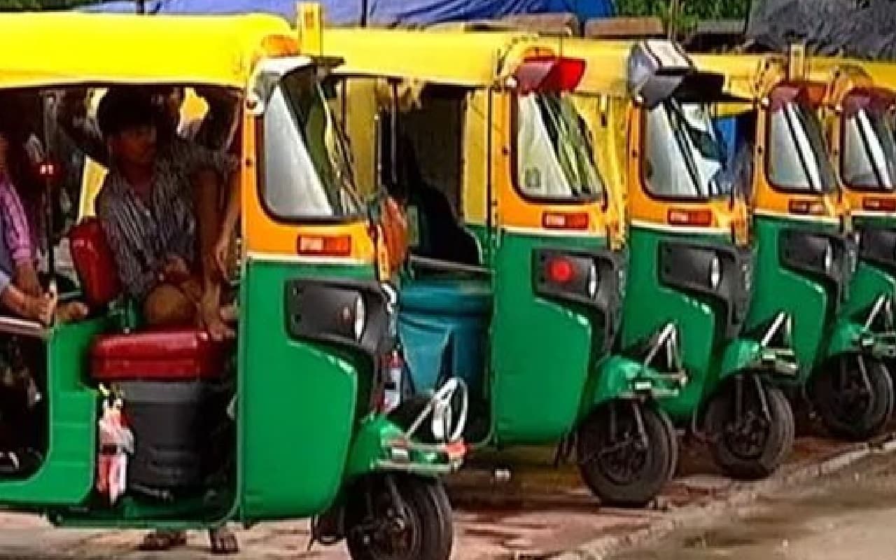 Delhi Auto Fares Hike: दिल्ली में ऑटो-टैक्सी में यात्रा करना महंगा, किराये में भारी बढ़ोतरी, देखें चाट