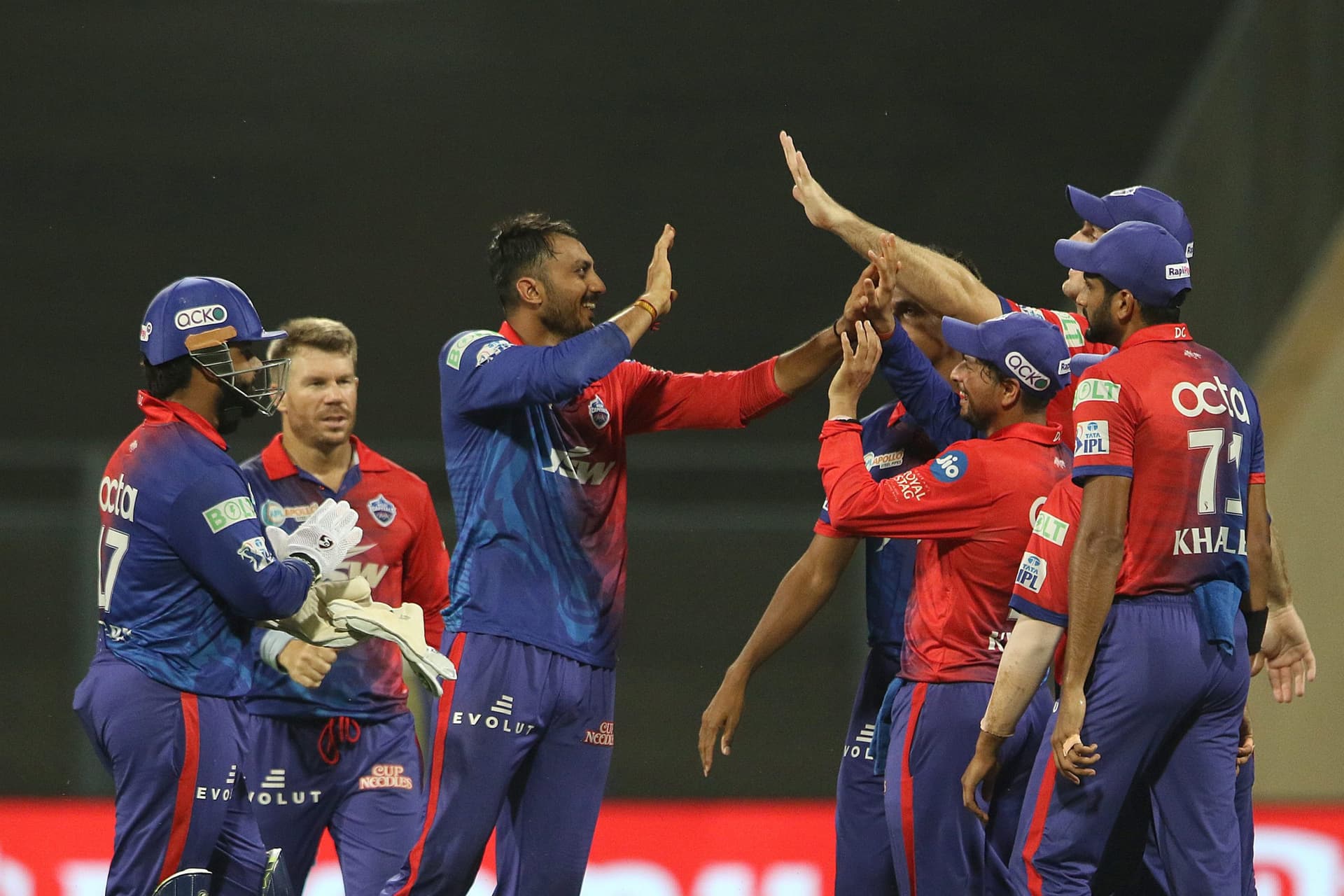 IPL 2022 में बढ़ा कोरोना का खतरा, फिजियो के बाद दिल्ली के खिलाड़ी और सहयोगी स्टाफ पॉजिटिव, दौरा स्थगित