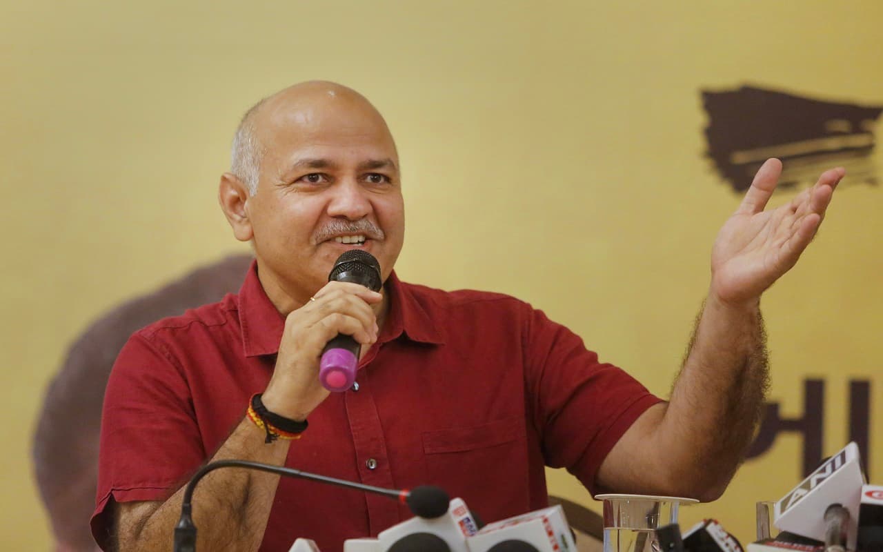 मनीष सिसोदिया के राजपूत वाले बयान पर शिवसेना सांसद प्रियंका चतुर्वेदी का तंज, कह दी बड़ी बात