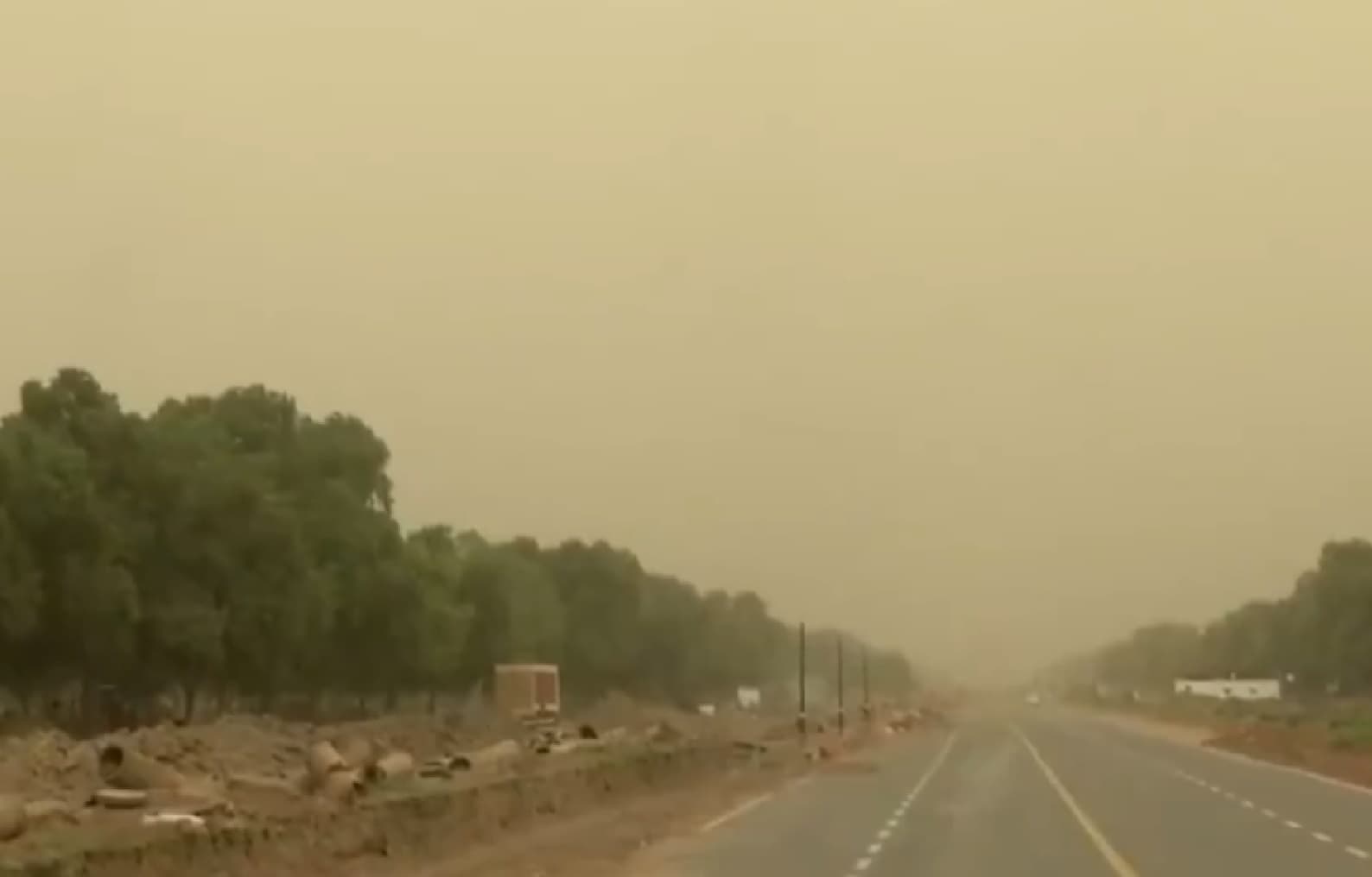 Weather Forecast : दिल्ली- NCR में अचानक बदला मौसम का मिजाज, छाए बादल, चली धूल भरी आंधी, राहुल का असम दौरा रद्द