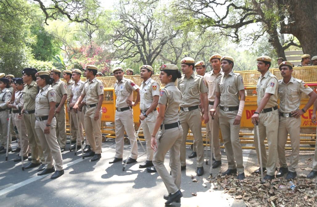 दिल्ली में 'तीसरी आंख' के सहारे अपराध पर नकेल कस रही पुलिस, लगाये गये हैं 1 लाख 40 हजार कैमरे