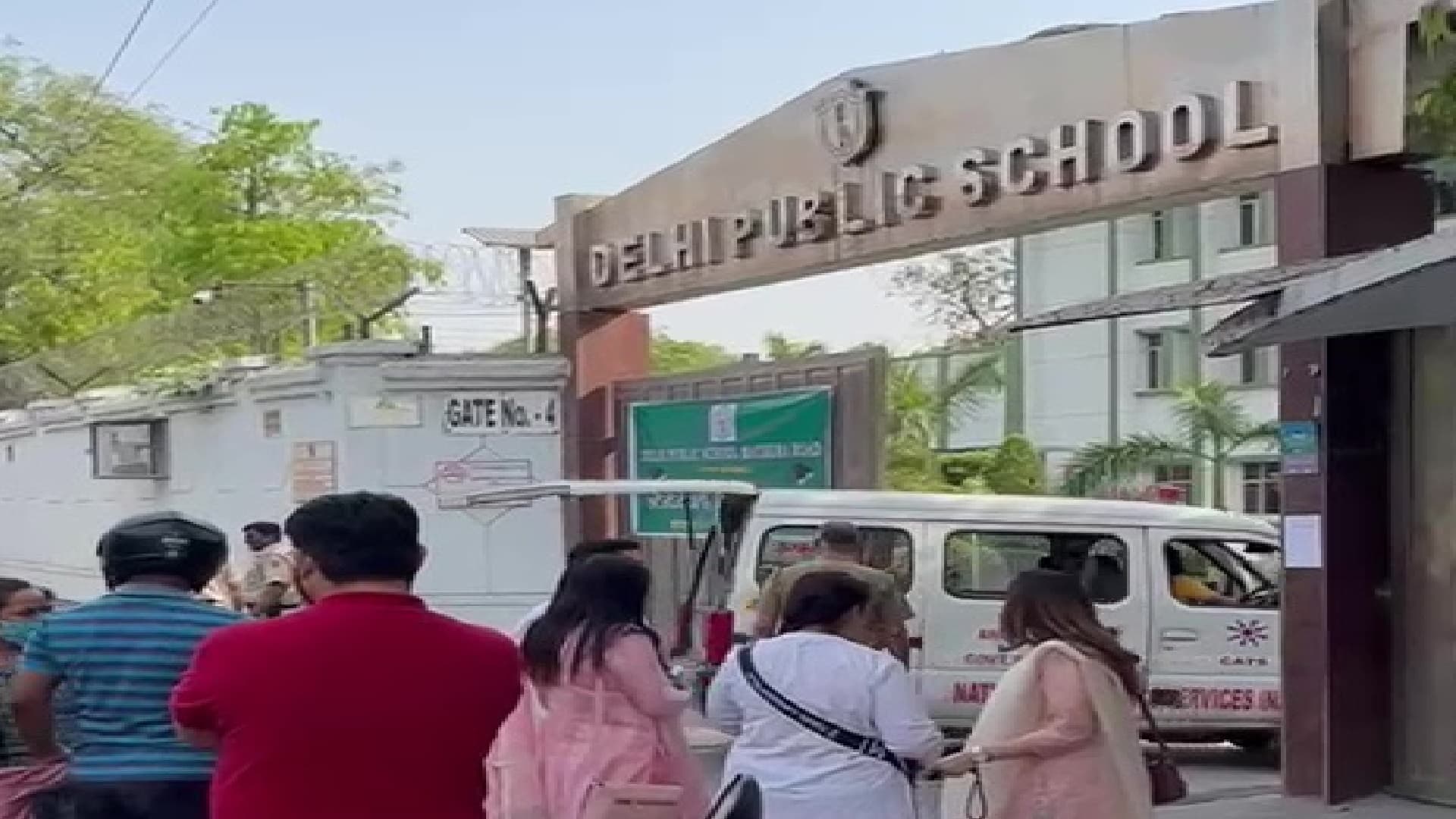 Delhi News: दिल्ली पब्लिक स्कूल को बम से उड़ाने की धमकी, जांच में जुटी पुलिस