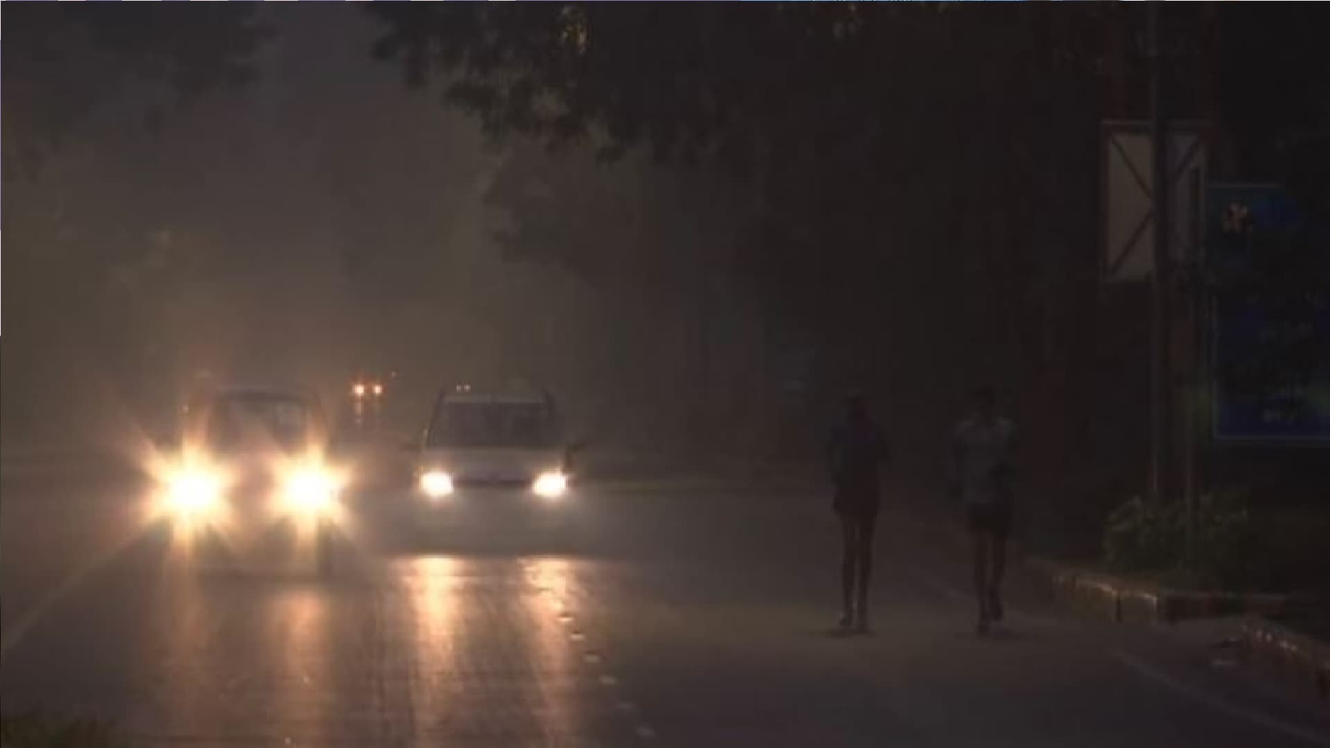 Delhi Weather Today: दिल्ली में सांस लेना हुआ मुश्किल, AQI बेहद खराब स्थिति में, देखें मौसम का हाल